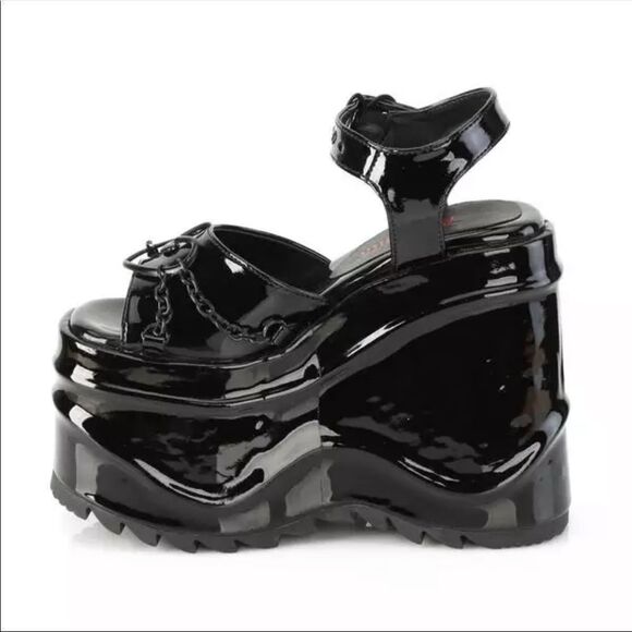 Black Patent Chained Heart Open Toe Platform Ankle Sandals NEW - Picture 4 of 4